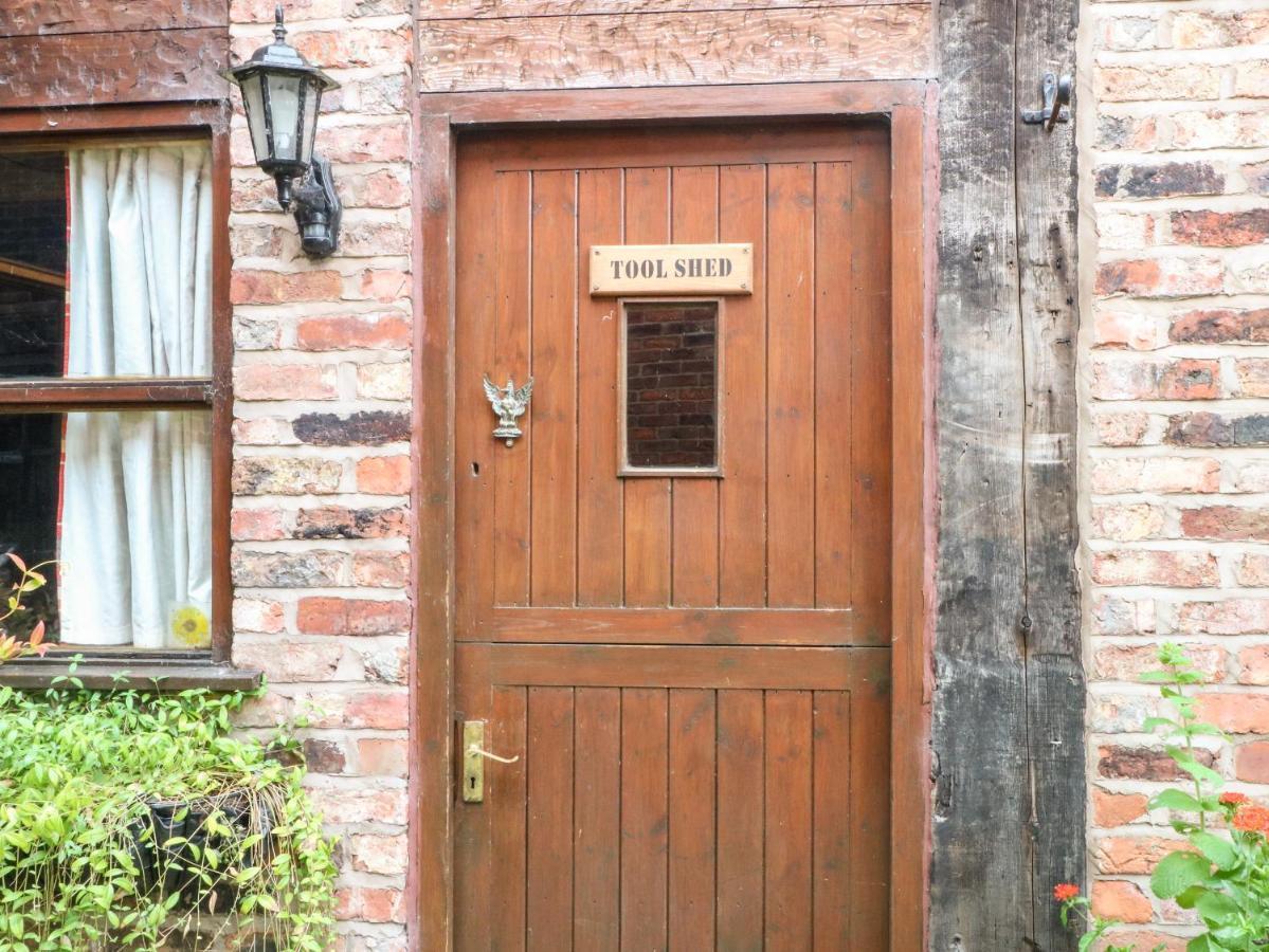 The Toolshed Villa Warrington Exterior foto